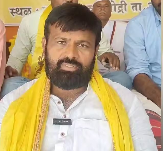 लक्ष्मण हाकेंसह ७ सहकाऱ्यांवर यवत पोलिसांत गुन्हा; परवानगी नसताना मोर्चा काढल्याचे प्रकरण