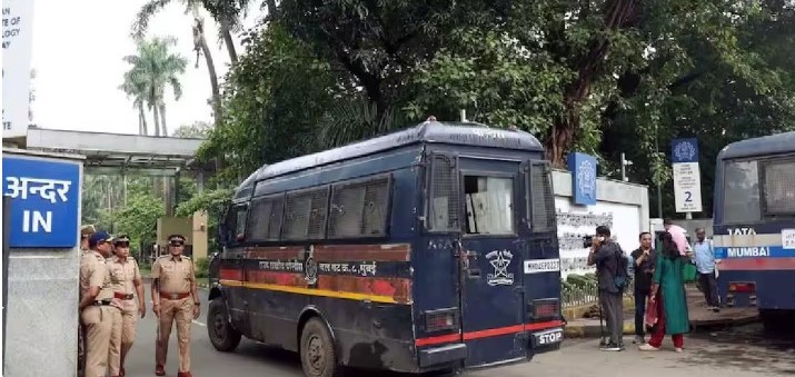 IIT बॉम्बेतील साहिल वाकोडे मृत्यू प्रकरण; प्राध्यापकाविरोधात गुन्हा